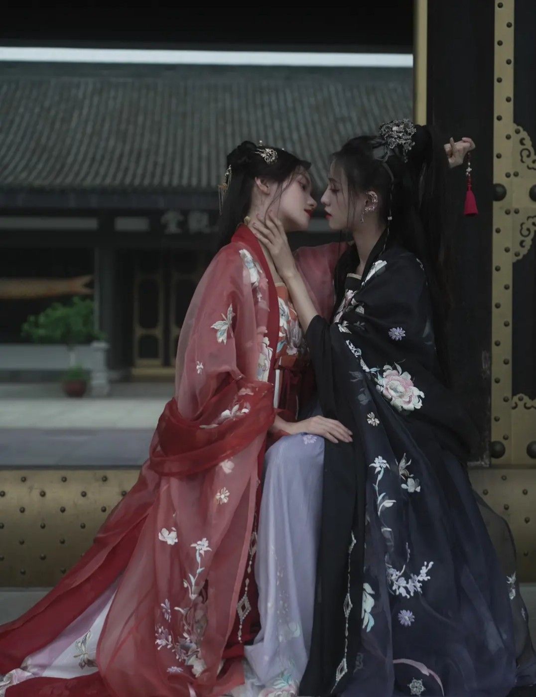 Embracing Originality:The Revival of Ming-Style Hanfu Fashion in Modern Times Embracing Originality:The Revival of Ming-Style Hanfu Fashion in Modern Times
