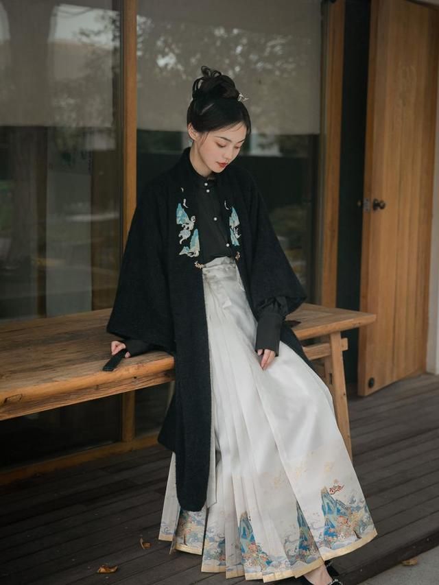 Daily Life in Hanfu:A 12-Year-Olds Perspective Daily Life in Hanfu:A 12-Year-Olds Perspective