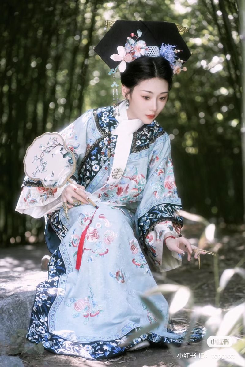 The Rise of the Flat-Cut,Unfitted Cheongsam:A Modern Perspective on Traditional Elegance The Rise of the Flat-Cut,Unfitted Cheongsam:A Modern Perspective on Traditional Elegance