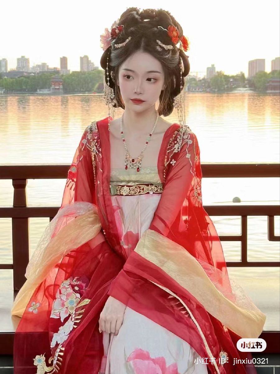 Winter Fashion for Ancient Hanfu Girls:A Peek into Traditional Elegance Winter Fashion for Ancient Hanfu Girls:A Peek into Traditional Elegance