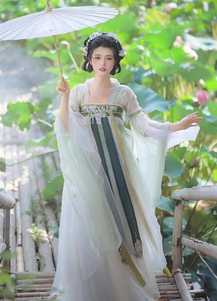 Latest Trends in Cheongsam Jackets:The Evolution of Traditional Elegance Latest Trends in Cheongsam Jackets:The Evolution of Traditional Elegance