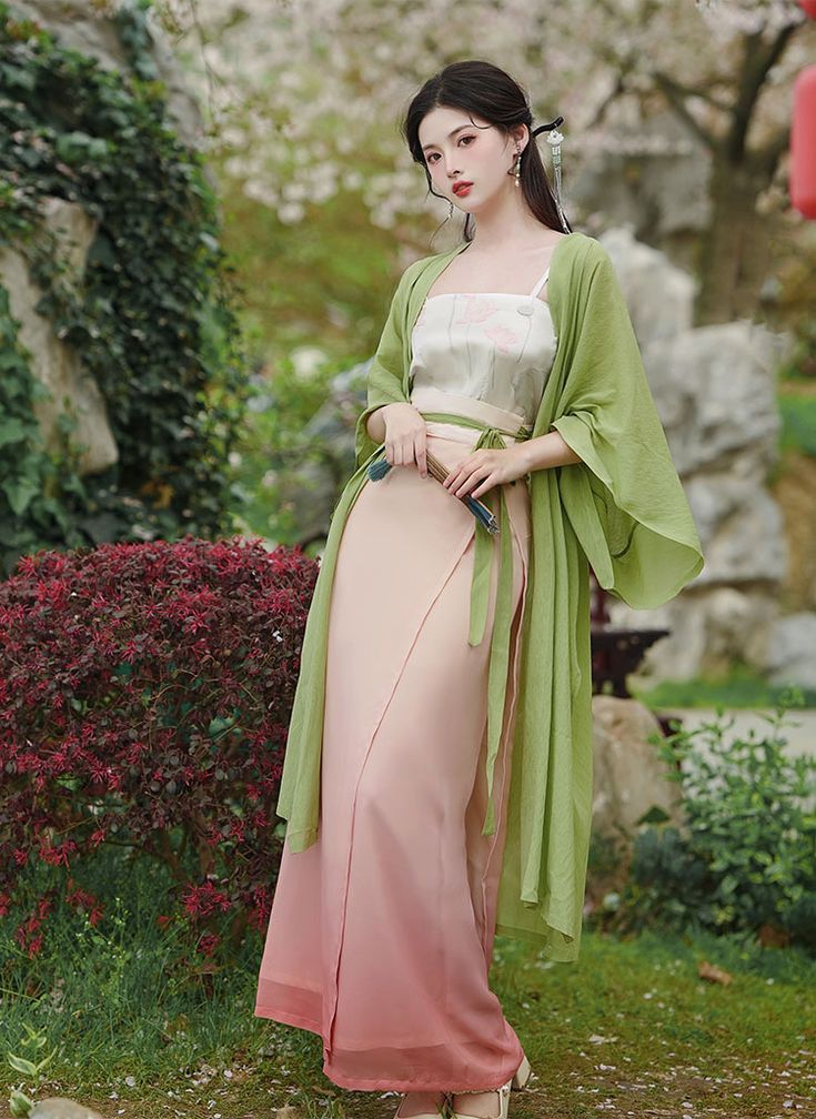 The Cultural Revival of Hanfu at Hanyun阁:Lotus-Inspired Original Designs The Cultural Revival of Hanfu at Hanyun阁:Lotus-Inspired Original Designs