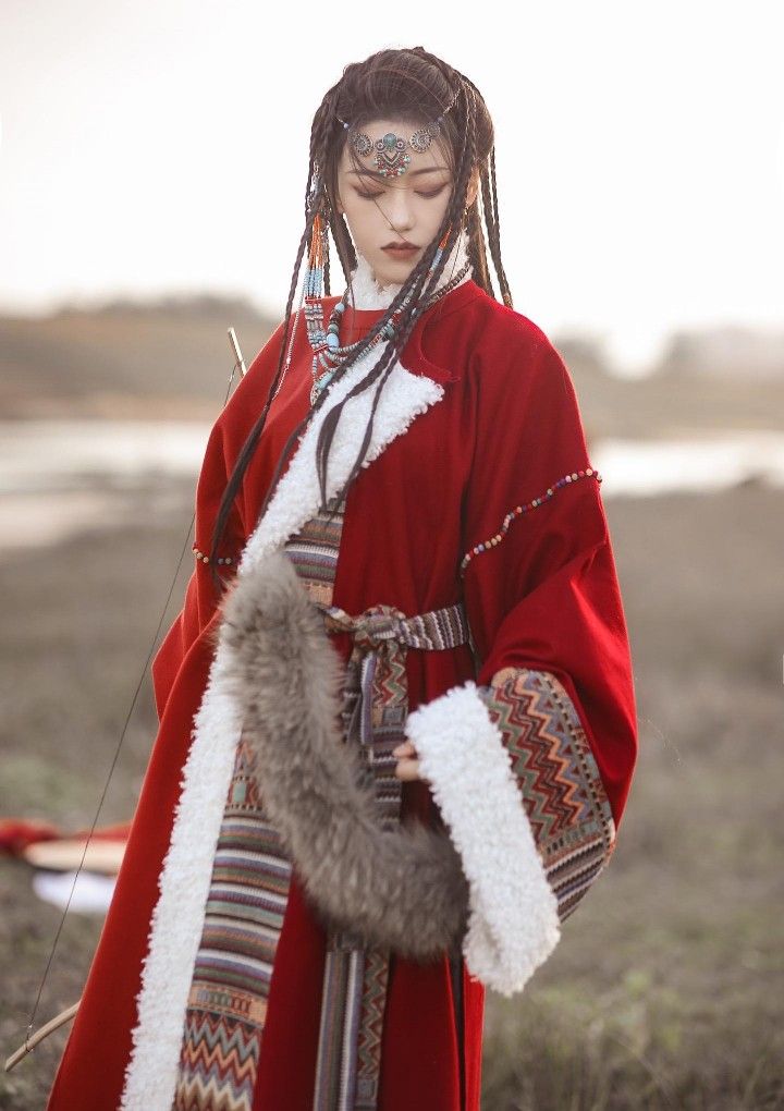 Winter in Traditional Hanfu Costumes:A Girl Childs Journey Through Ancient Times Winter in Traditional Hanfu Costumes:A Girl Childs Journey Through Ancient Times
