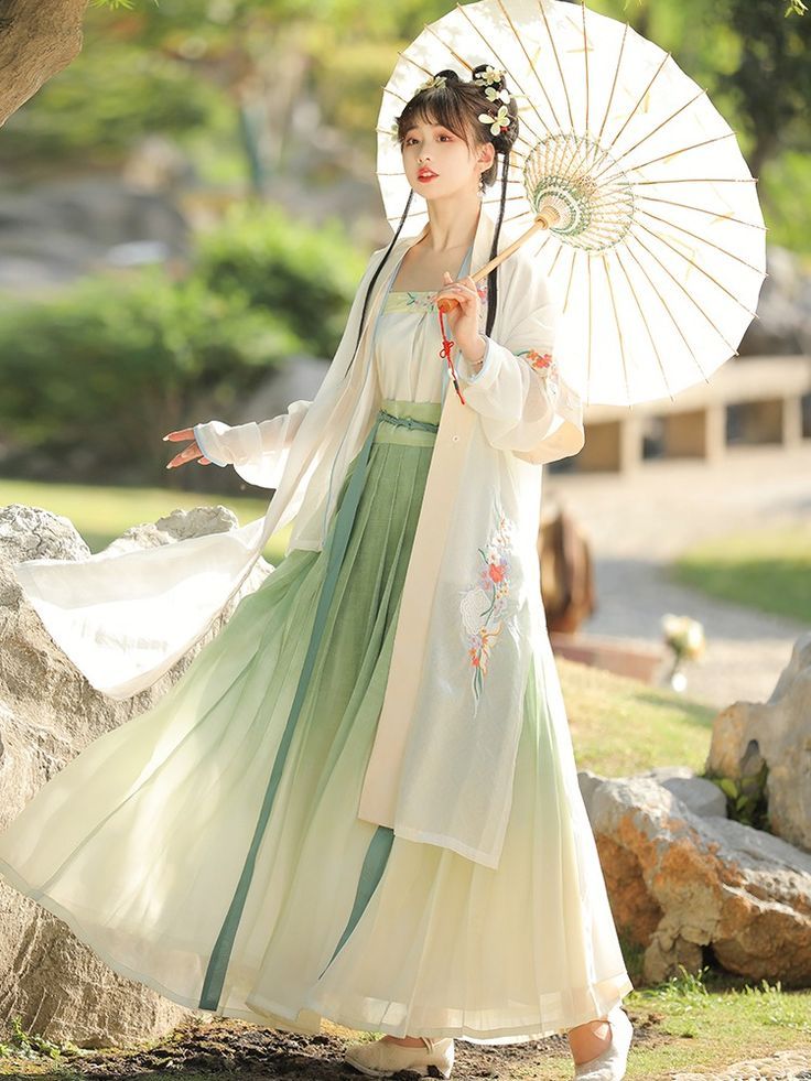Maternal and Child Qipao Fashion:The Allure of Maternity-Child Match in Traditional Chinese Attire