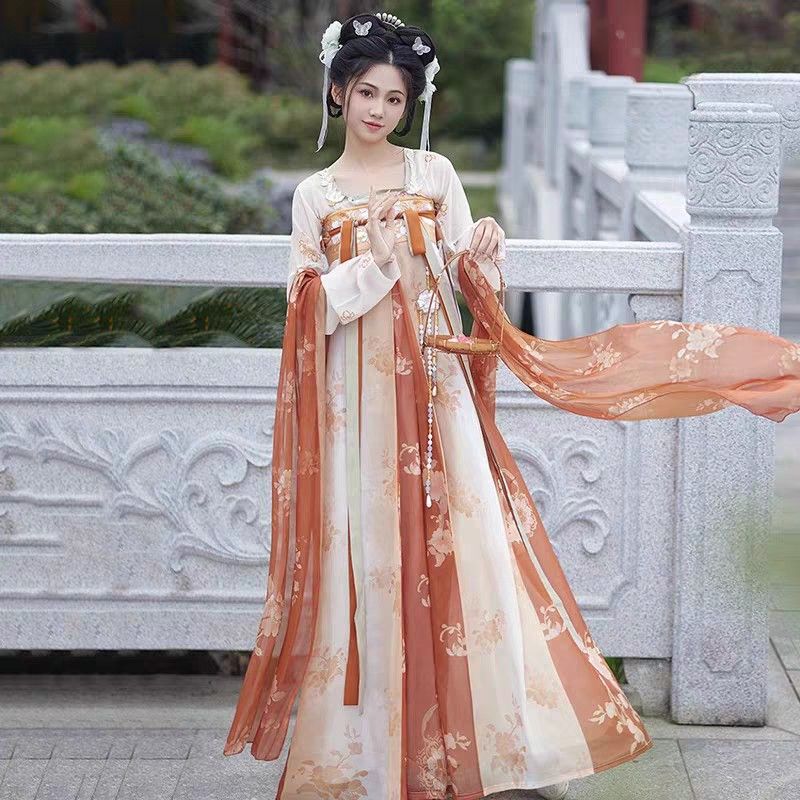 Embracing the Youthful Retro Charm of Traditional Cheongsam Embracing the Youthful Retro Charm of Traditional Cheongsam