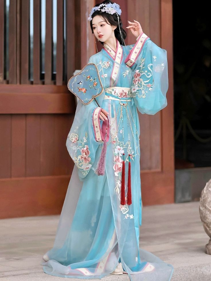 Embracing the New Neo-Chinese Qipao:A Tale of Mini-Statuesque Elegance Embracing the New Neo-Chinese Qipao:A Tale of Mini-Statuesque Elegance