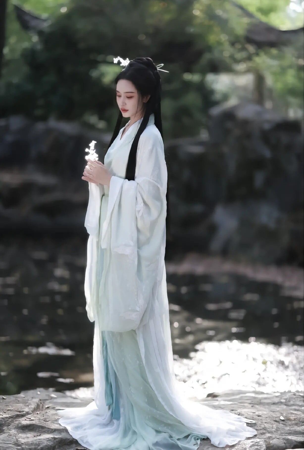 The Magnificent Charm of Hanfu:Ancient Chinese Style with a Dominant Grace The Magnificent Charm of Hanfu:Ancient Chinese Style with a Dominant Grace