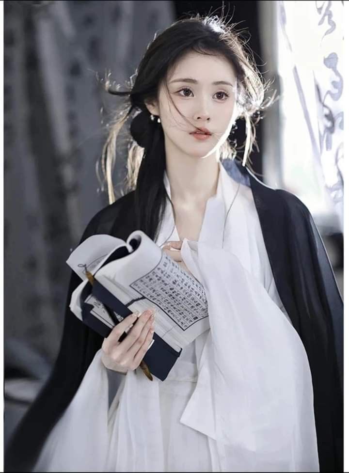 The Evolution of Engagement Gowns:Qipao as a Symbol of Traditional Elegance The Evolution of Engagement Gowns:Qipao as a Symbol of Traditional Elegance