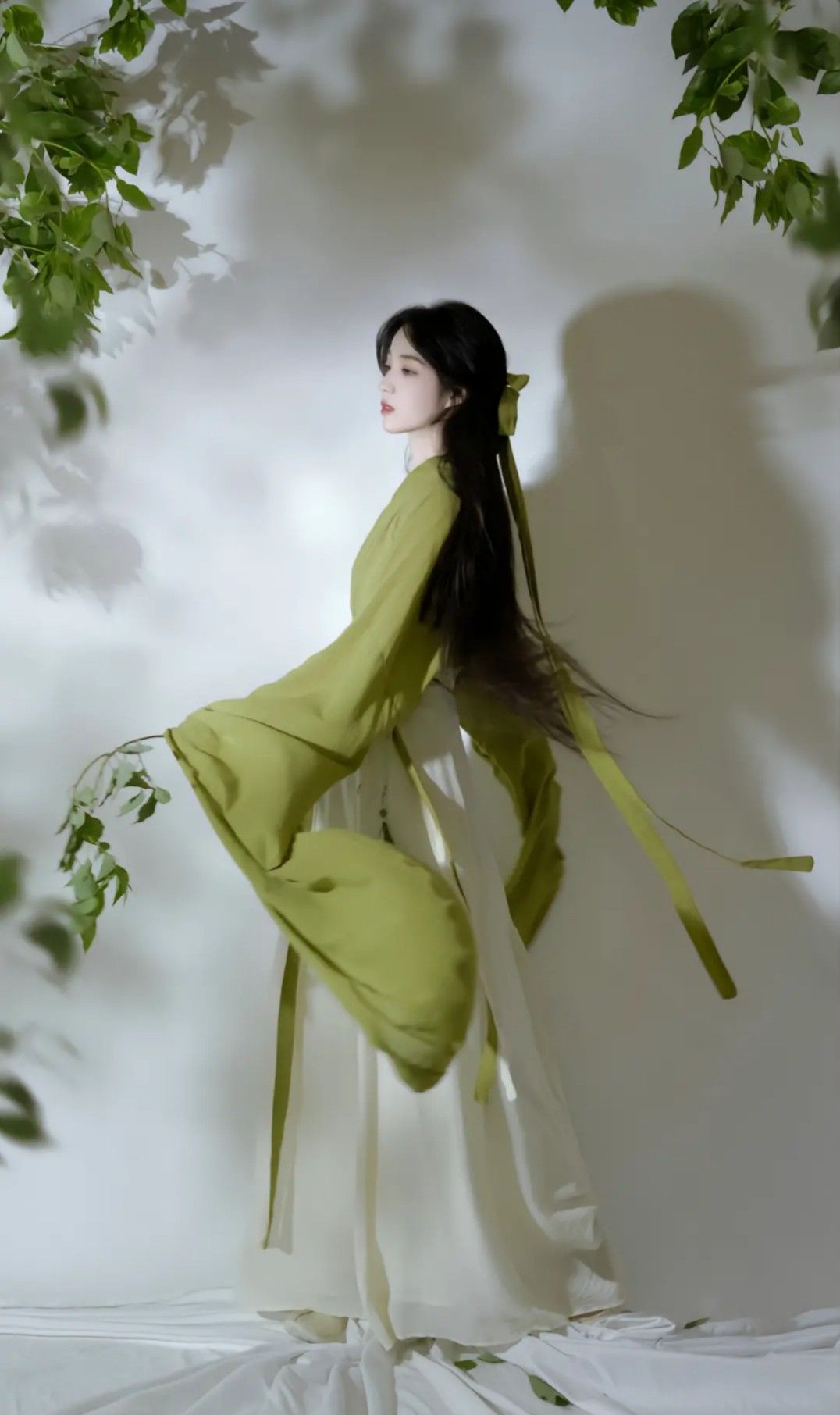 Ethereal in Liquor and Hanfu:A Journey into the World of Sake and Traditional Chinese Attire Ethereal in Liquor and Hanfu:A Journey into the World of Sake and Traditional Chinese Attire