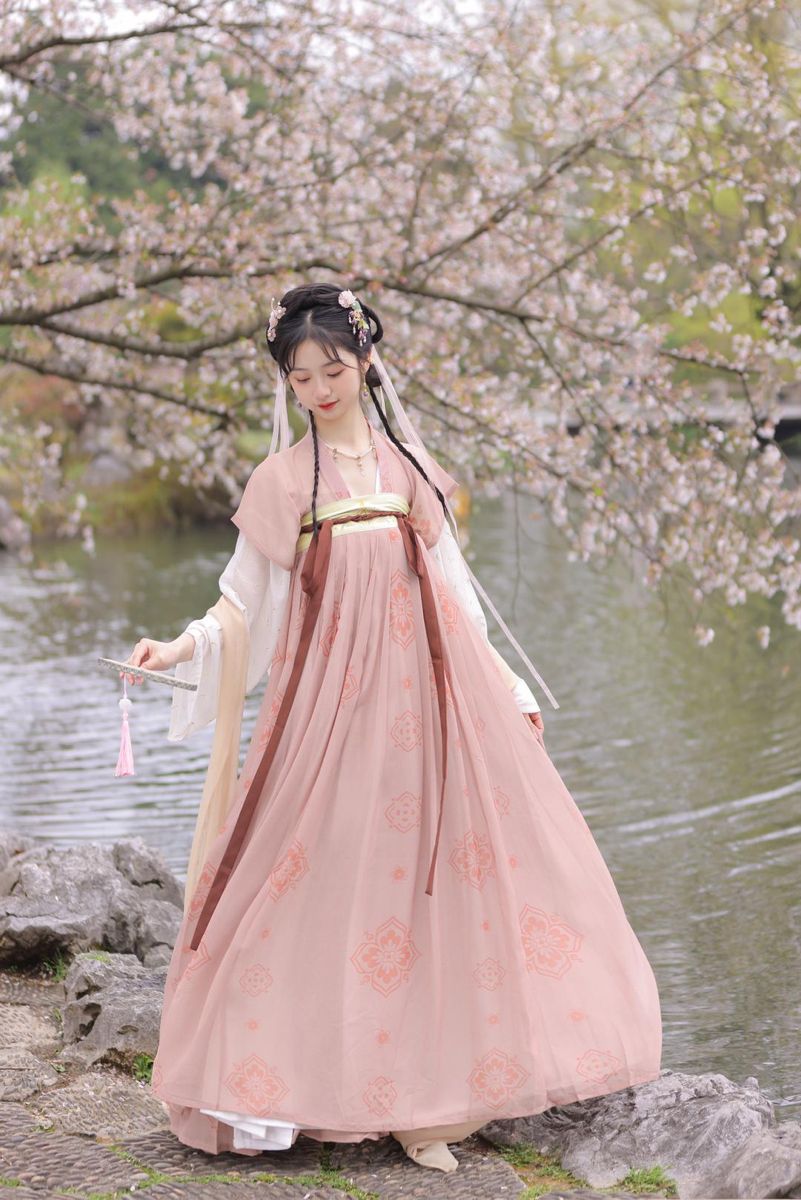 Embracing Elegance:The Rise of Short-Style Cheongsam Evening Gowns for Modern Women Embracing Elegance:The Rise of Short-Style Cheongsam Evening Gowns for Modern Women