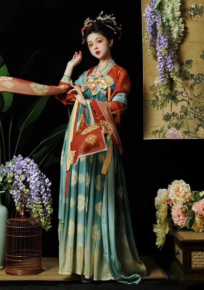 Customizing Hanfu Strappy Blouses:A Journey into Traditional Elegance Customizing Hanfu Strappy Blouses:A Journey into Traditional Elegance