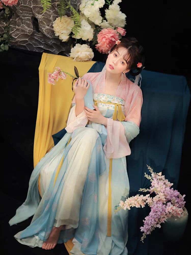 Lace Cheongsam Women in Summer:A Blend of Tradition and Modernity Lace Cheongsam Women in Summer:A Blend of Tradition and Modernity