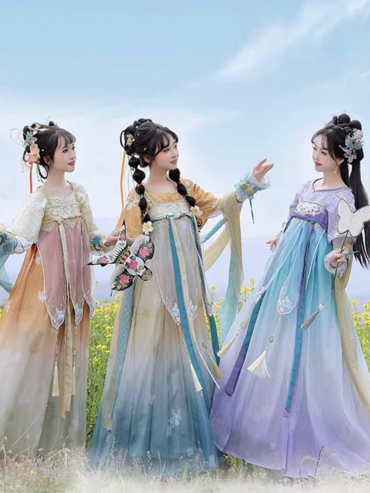 Autumn Dawn and Deer in Traditional Chinese Hanfu:A Cultural Journey Autumn Dawn and Deer in Traditional Chinese Hanfu:A Cultural Journey