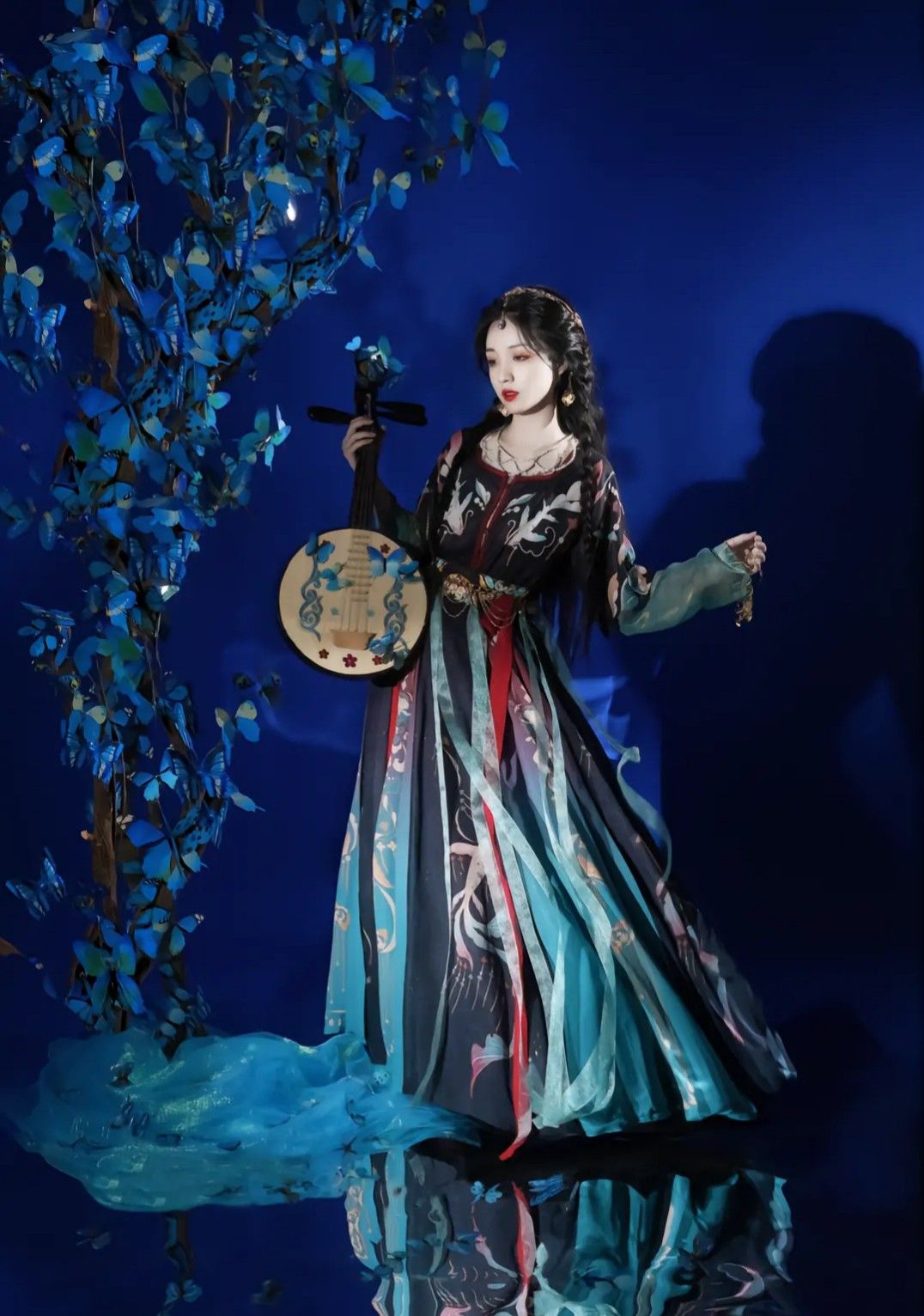 Elegance in Harmony:The Yao-Han Costume Women of China Elegance in Harmony:The Yao-Han Costume Women of China