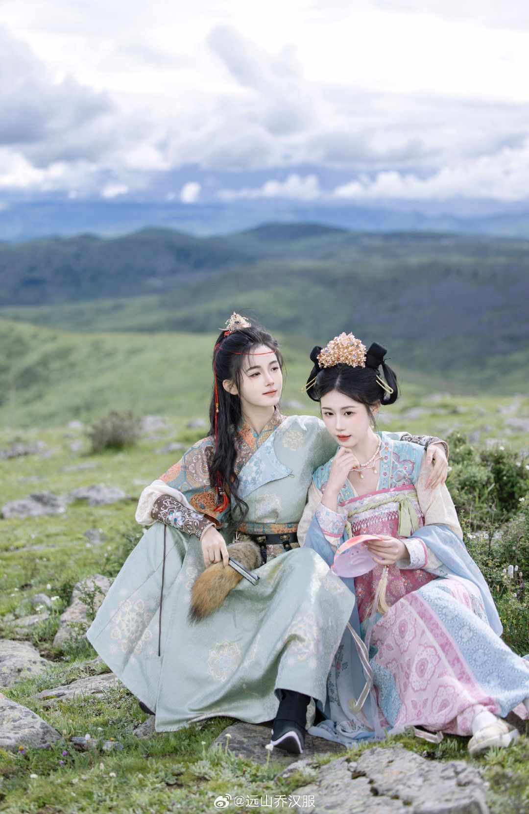 The Ming-Style Hanfu Clothing:Exploring the Charm of Cross-Collared Gowns The Ming-Style Hanfu Clothing:Exploring the Charm of Cross-Collared Gowns