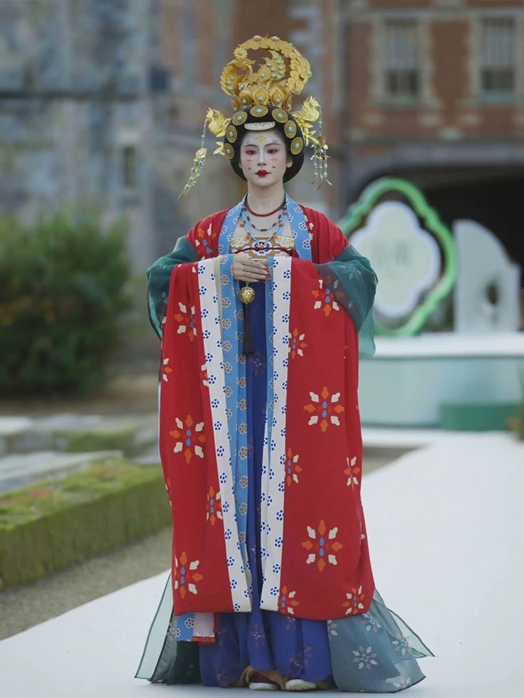 The Evolution of Traditional Chinese Shoes to Match the Splendor of Hanfu Costumes The Evolution of Traditional Chinese Shoes to Match the Splendor of Hanfu Costumes