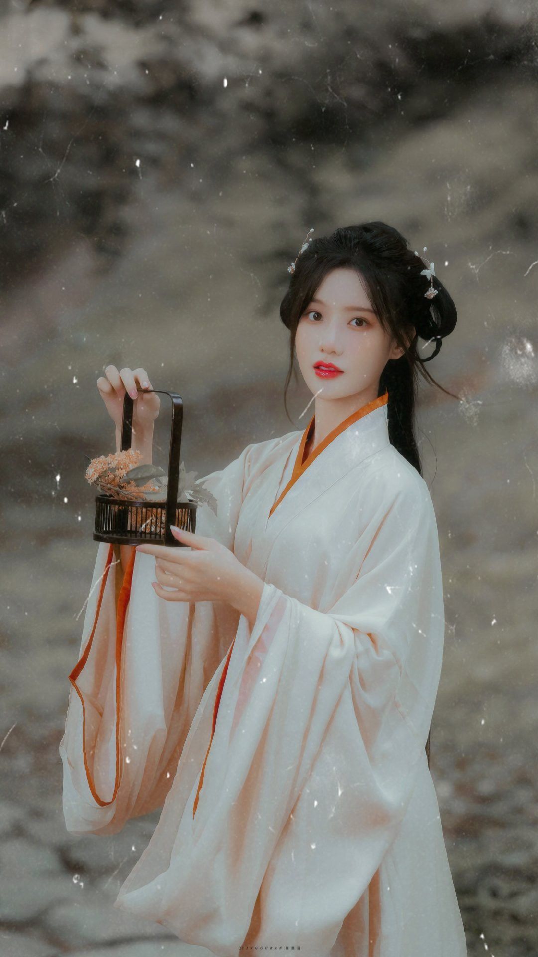Unveiling the New Era of Song-Style Hanfu:A Blend of Traditional Elegance and Modern Charm Unveiling the New Era of Song-Style Hanfu:A Blend of Traditional Elegance and Modern Charm