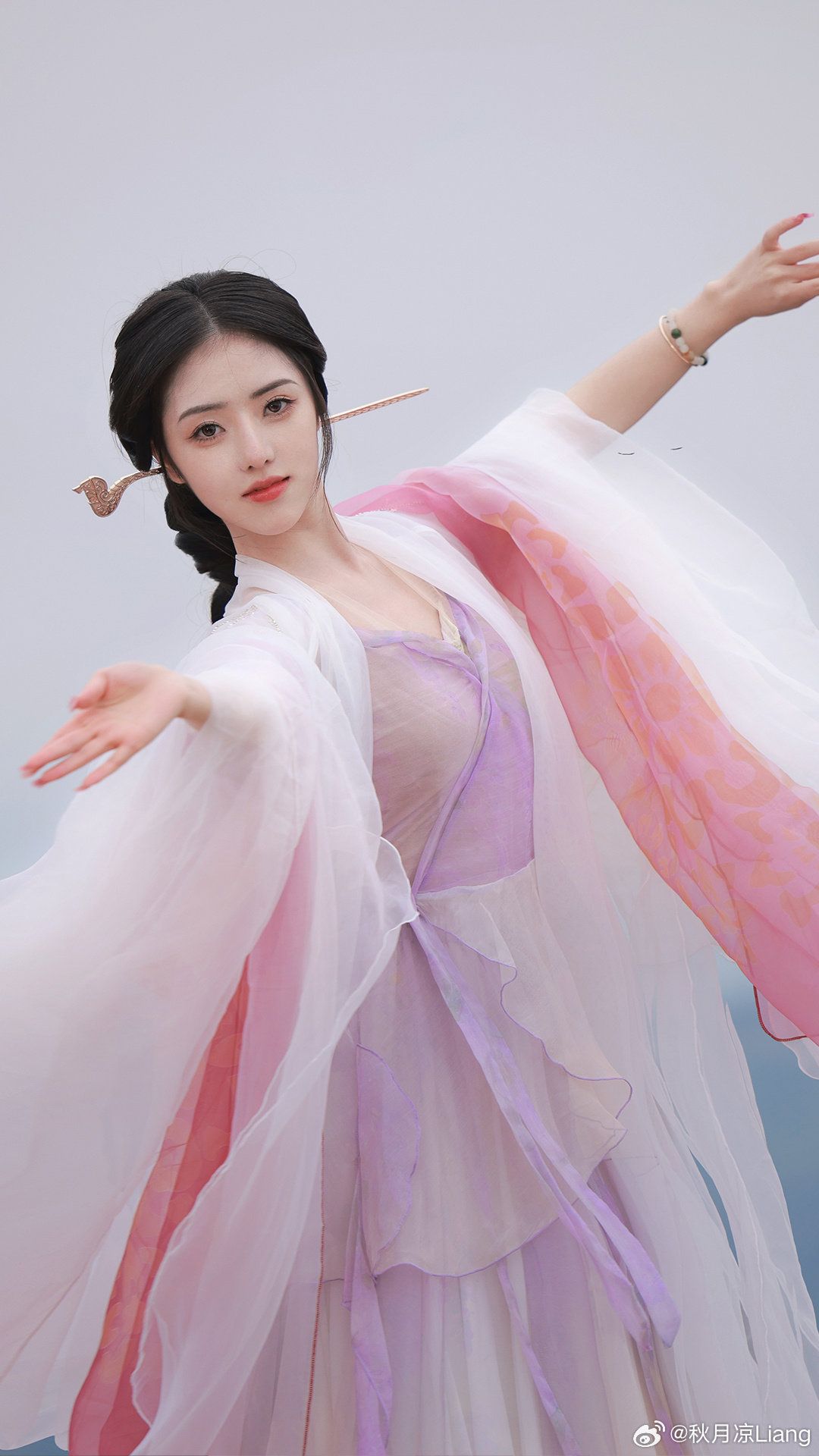 Embracing the Mini-Flag:Reimagining Cheongsam for the Petite Figure Embracing the Mini-Flag:Reimagining Cheongsam for the Petite Figure