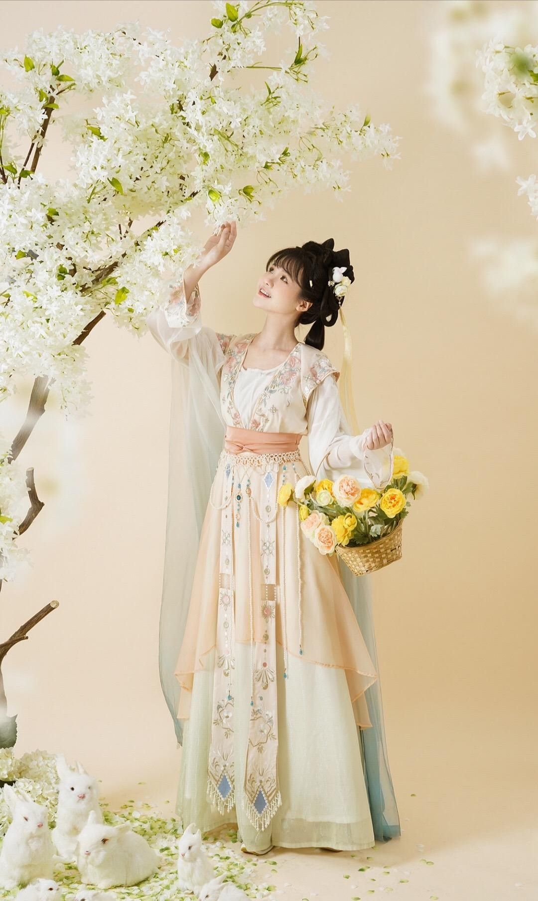 A Complete Set of Traditional Hanfu Cosplay with Integrated Wig for Little Girls A Complete Set of Traditional Hanfu Cosplay with Integrated Wig for Little Girls