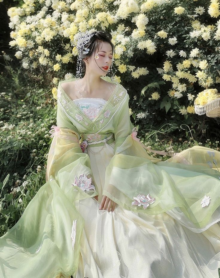 The Splendor of Sitao and Jing Tians Qipao Embroidery:A Closer Look into the Traditional Beauty The Splendor of Sitao and Jing Tians Qipao Embroidery:A Closer Look into the Traditional Beauty