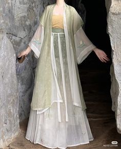 The Eclecticism of Hanfu and Western Fashion:A Blend of Traditional Elegance and Modern Charm The Eclecticism of Hanfu and Western Fashion:A Blend of Traditional Elegance and Modern Charm