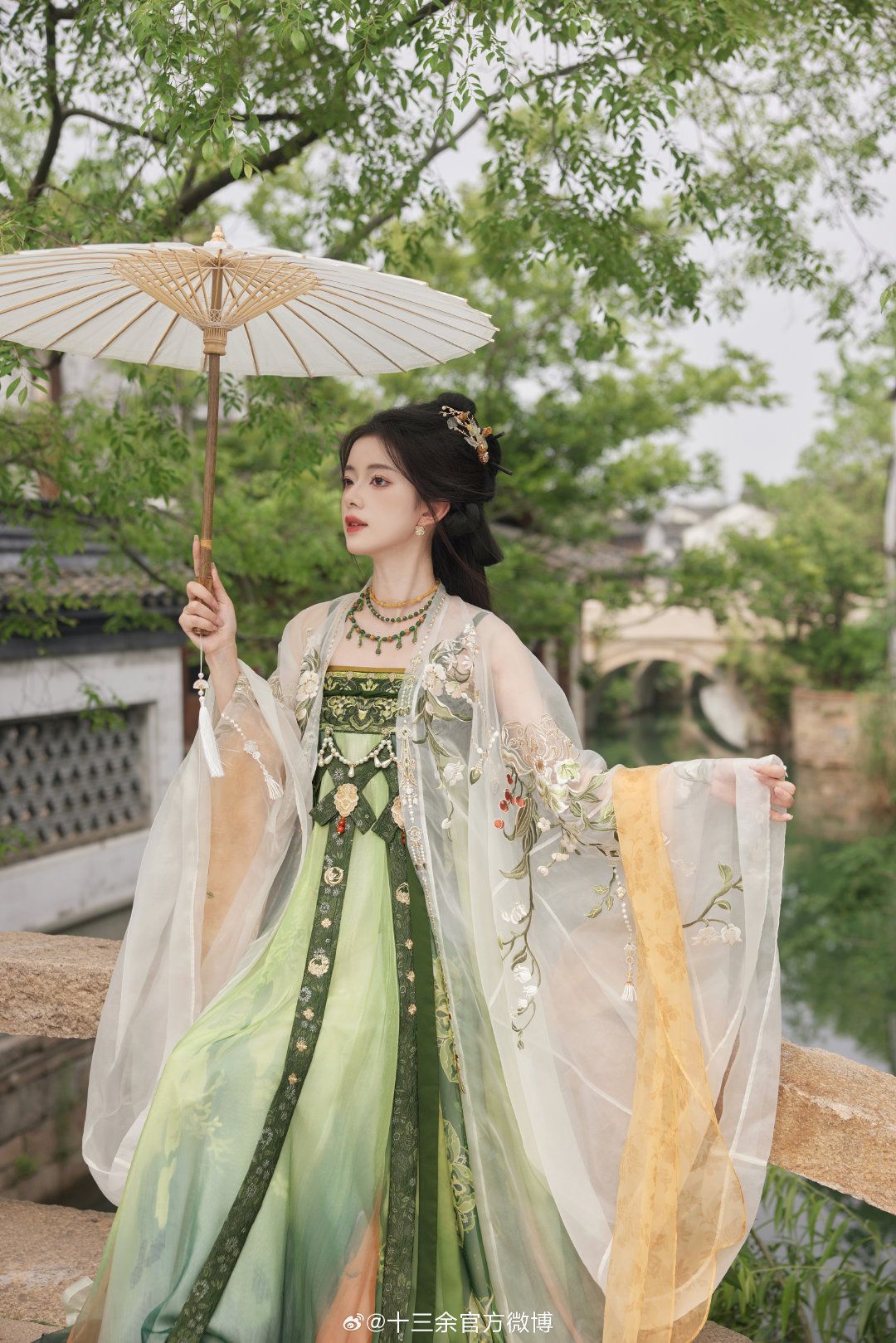 Traditional Charm of Chinese-Style Horseface Skirt for Young Girls Traditional Charm of Chinese-Style Horseface Skirt for Young Girls