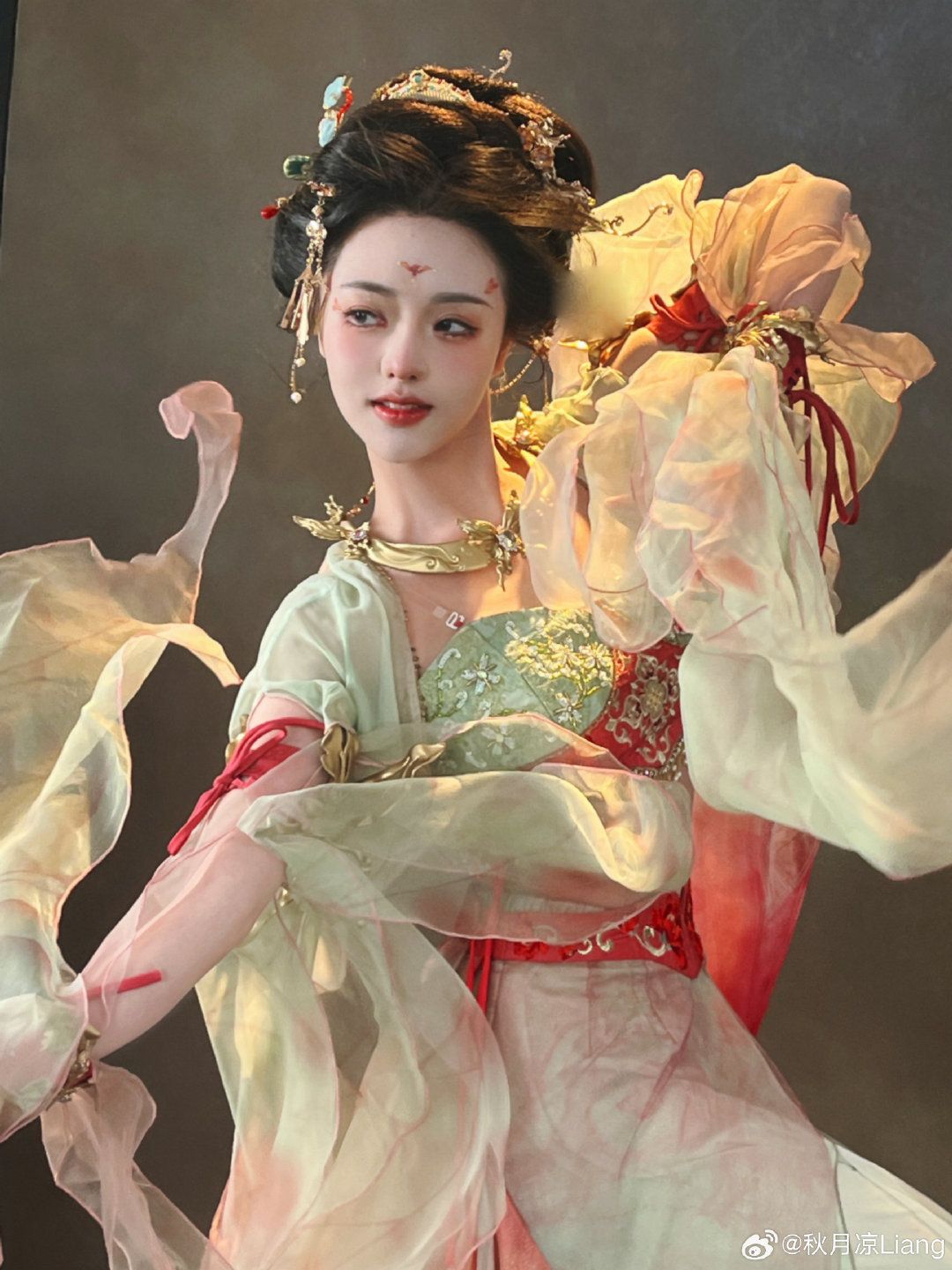 Elegant Womens Tang-Style Chinese Heritage Winter Collection Elegant Womens Tang-Style Chinese Heritage Winter Collection