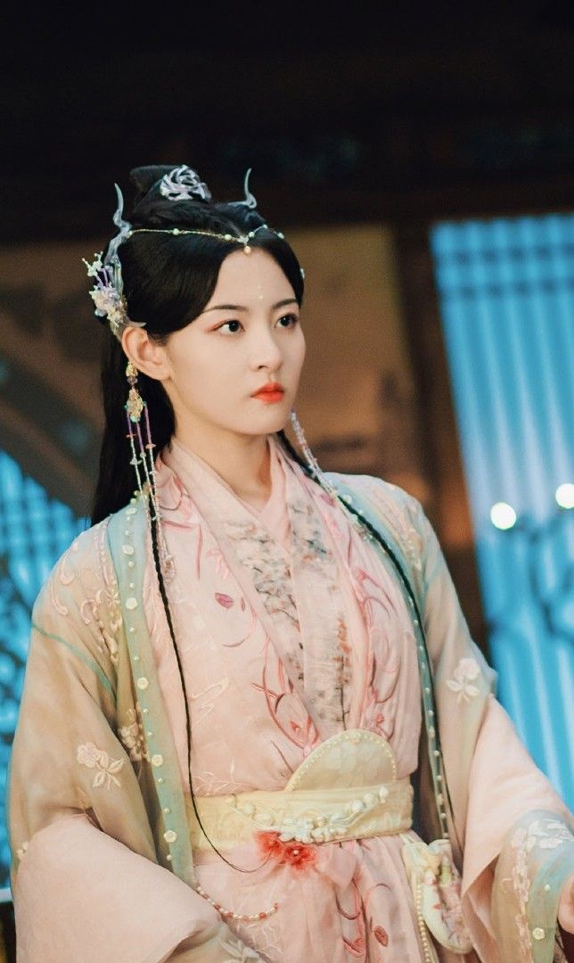 Original Hanfu Design by Zhipei:Embracing Traditional Elegance in Modern Times Original Hanfu Design by Zhipei:Embracing Traditional Elegance in Modern Times