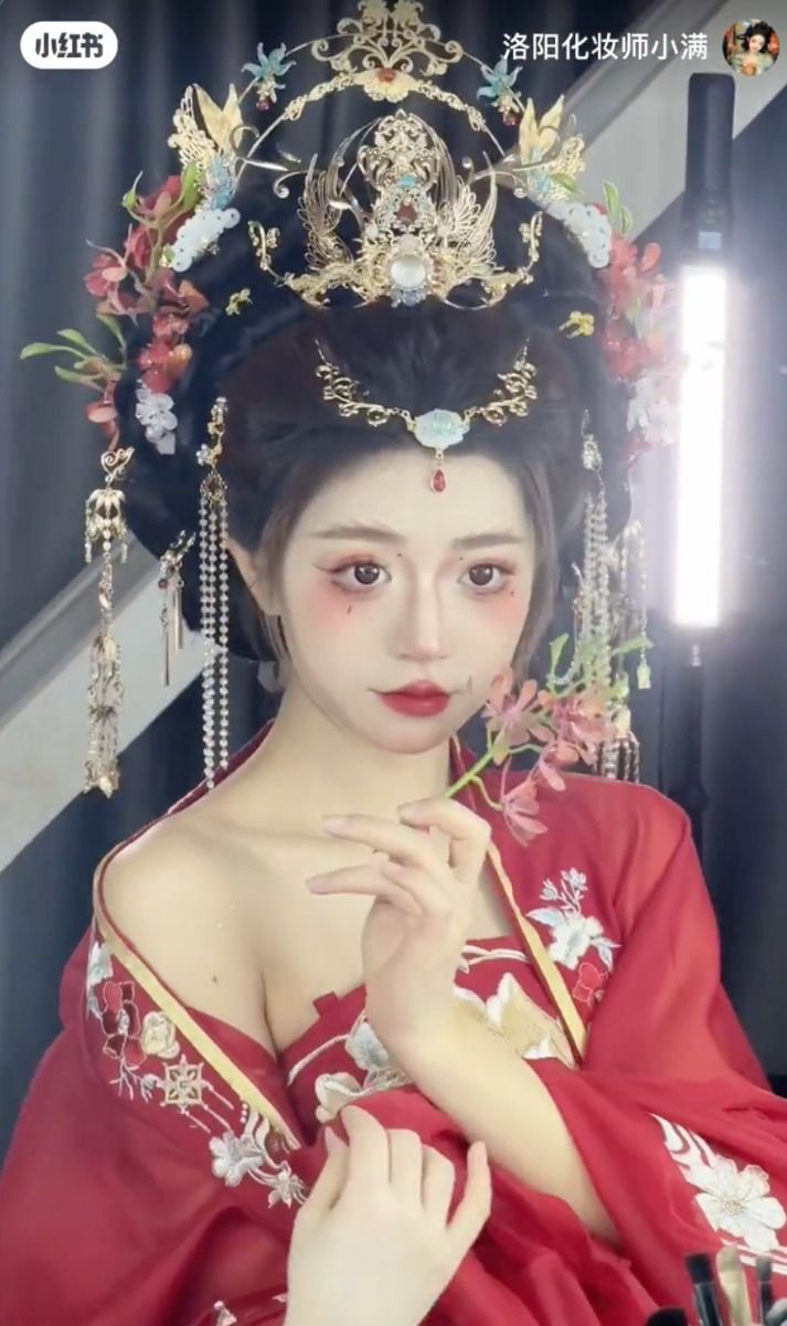 Child of Martial Legends:The Adventures of a Heroic Girl in Hanfu Robes Child of Martial Legends:The Adventures of a Heroic Girl in Hanfu Robes