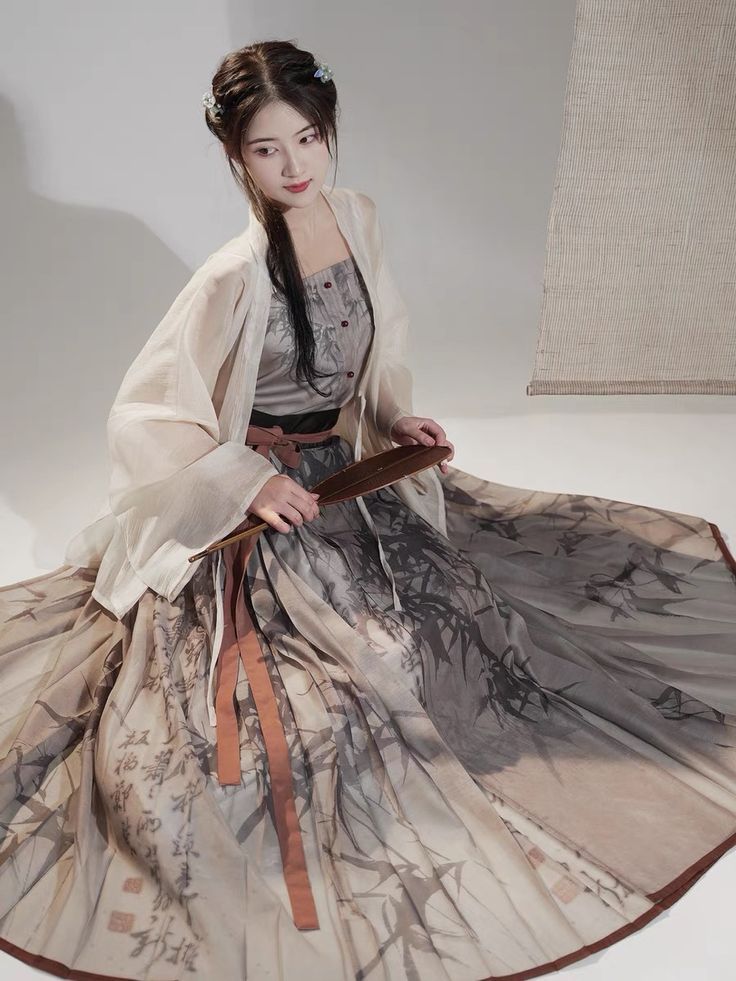 Embracing the New Sino-Chic Style:A Closer Look at Light Green Cheongsam Embracing the New Sino-Chic Style:A Closer Look at Light Green Cheongsam