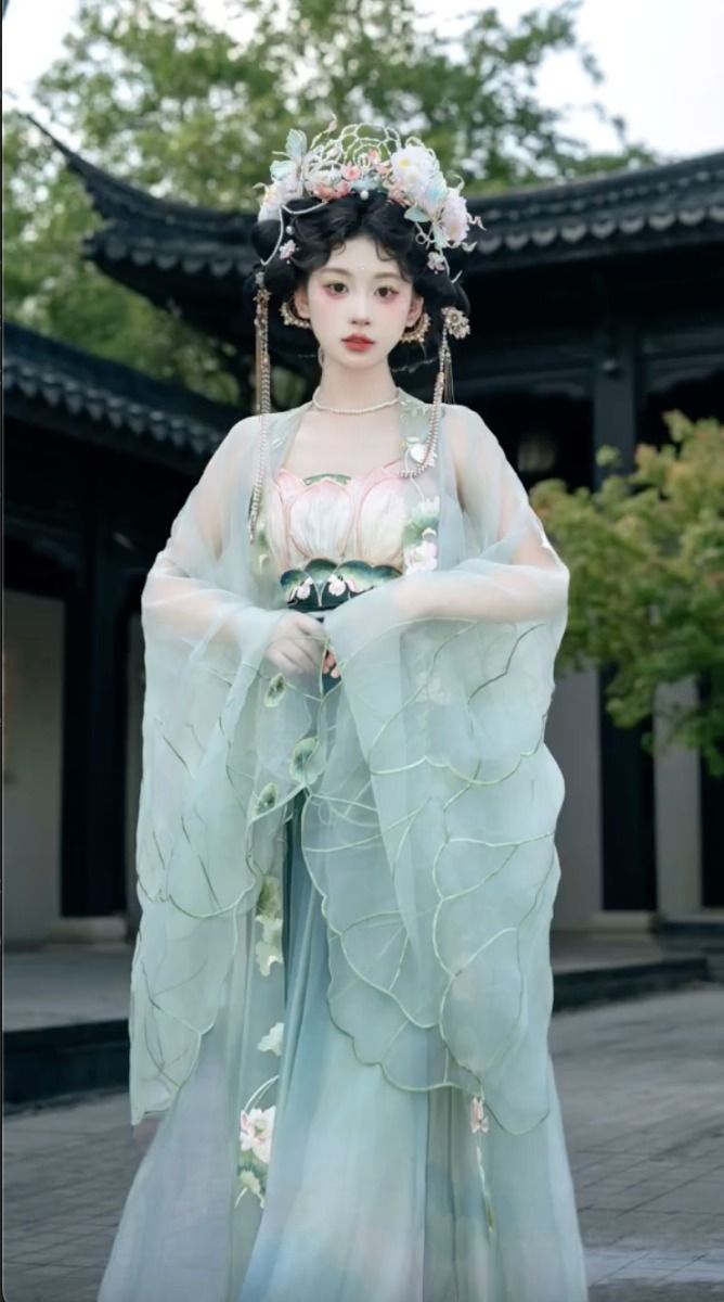 Night Shanghai:The Elegance of Cheongsam-Clad阔太太 Night Shanghai:The Elegance of Cheongsam-Clad阔太太
