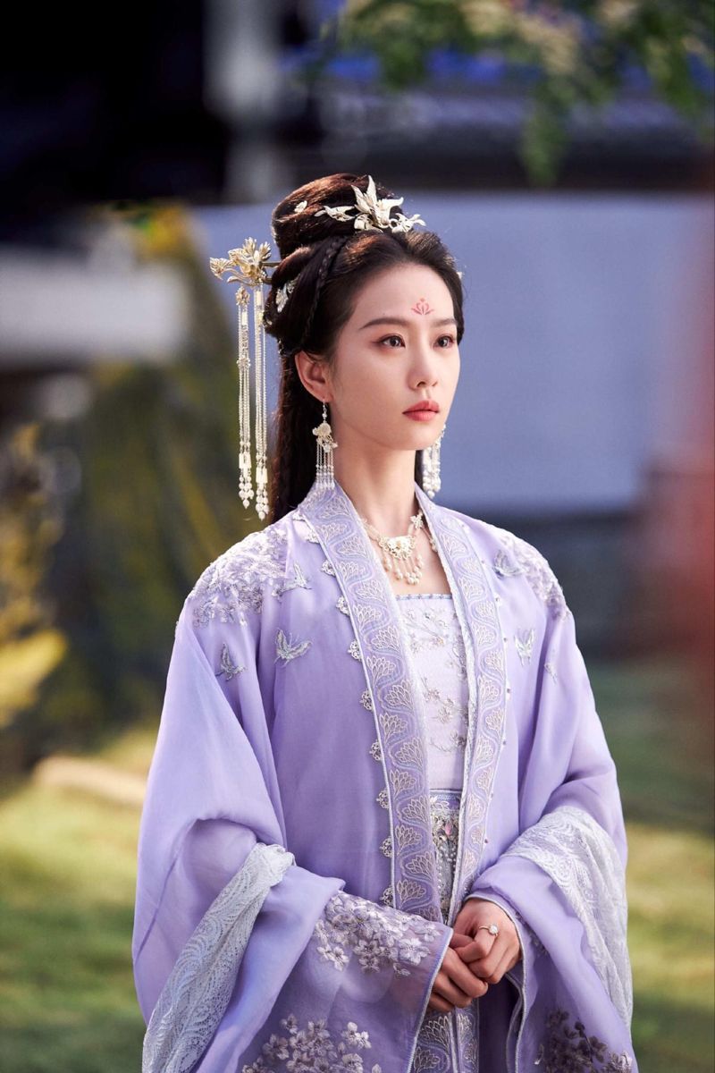 Elegant Winter Cheongsam:Embracing Traditional Charm in a Modern Context Elegant Winter Cheongsam:Embracing Traditional Charm in a Modern Context