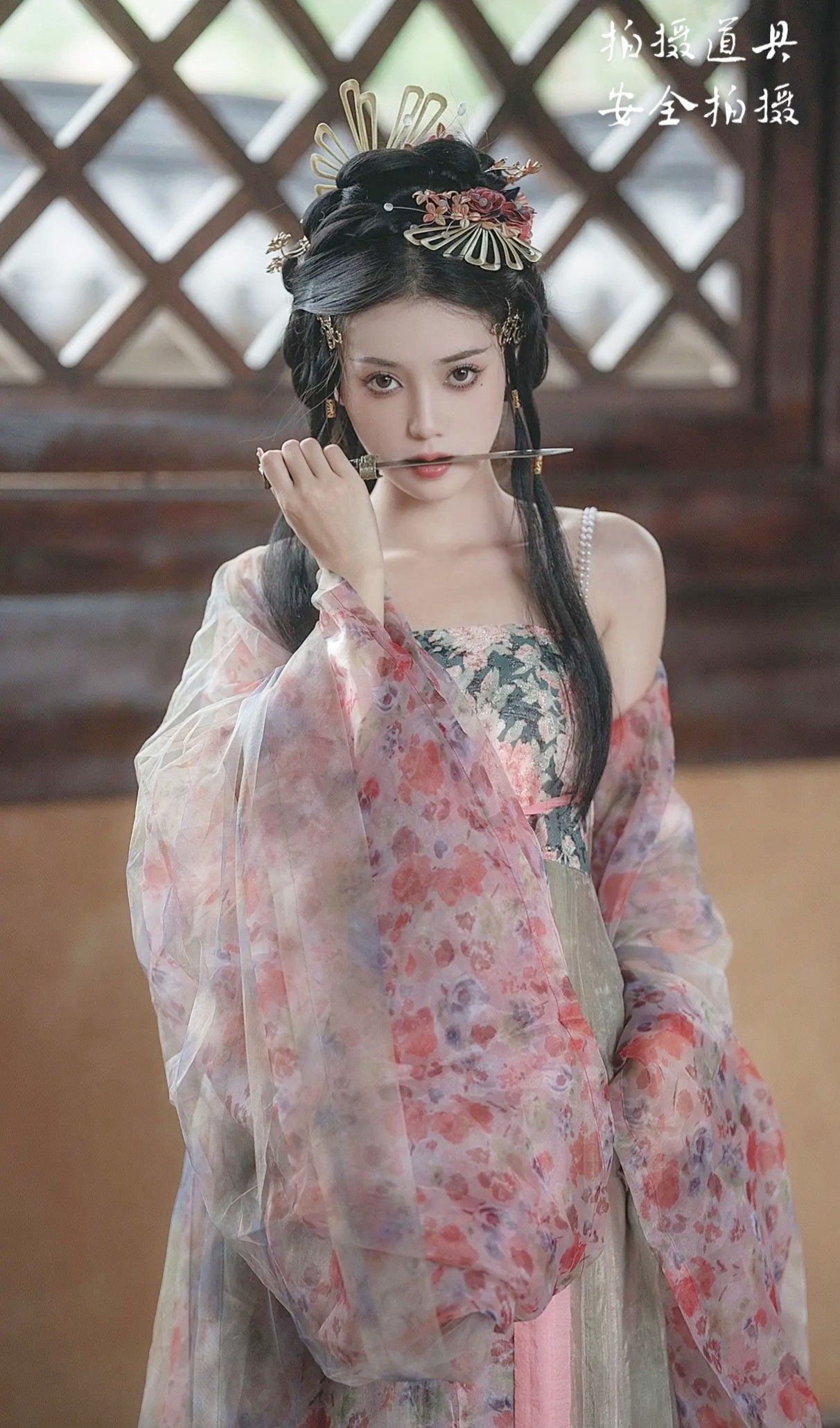 Summer Women in Traditional Cotton and Flaxen Tang Costumes Summer Women in Traditional Cotton and Flaxen Tang Costumes