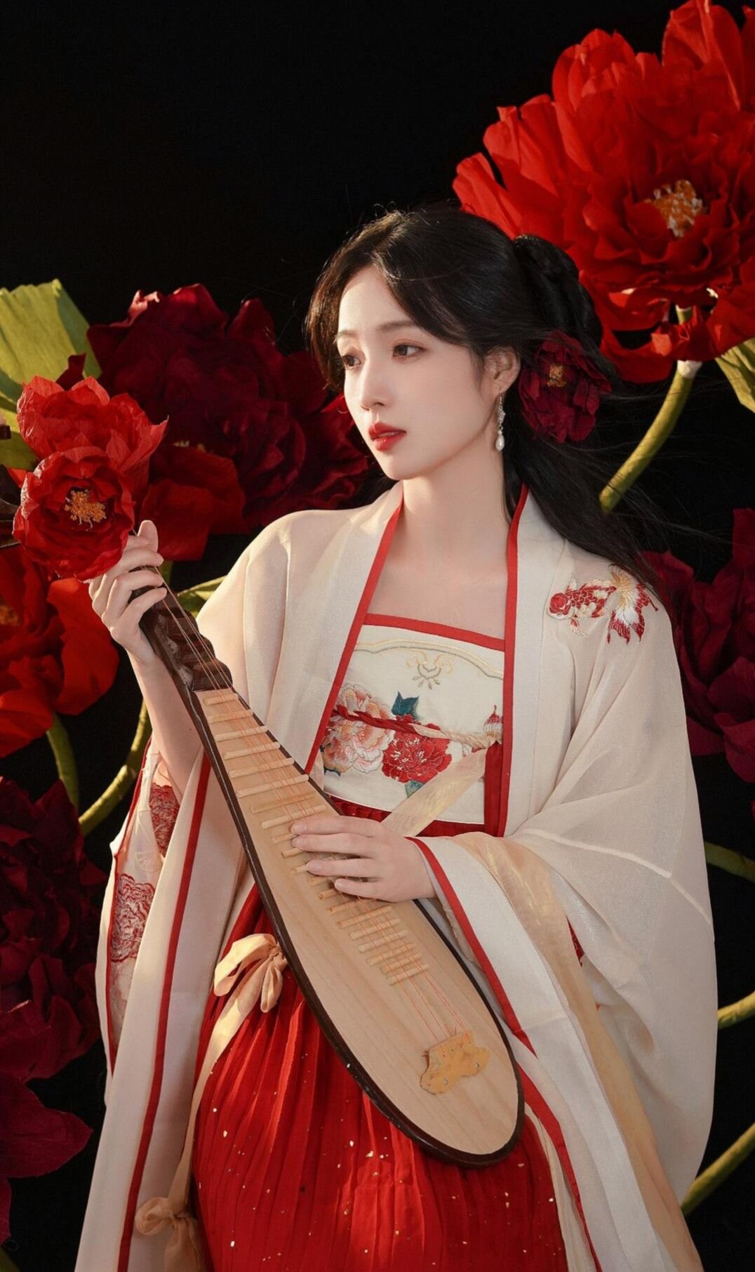 Modernized Hanfu Fashion:The Evolution of Traditional Elegance Modernized Hanfu Fashion:The Evolution of Traditional Elegance