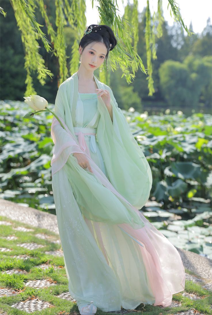 The Enchanting Journey into the World of Horseface Skirt:A Tale of Gardens and Dreams The Enchanting Journey into the World of Horseface Skirt:A Tale of Gardens and Dreams