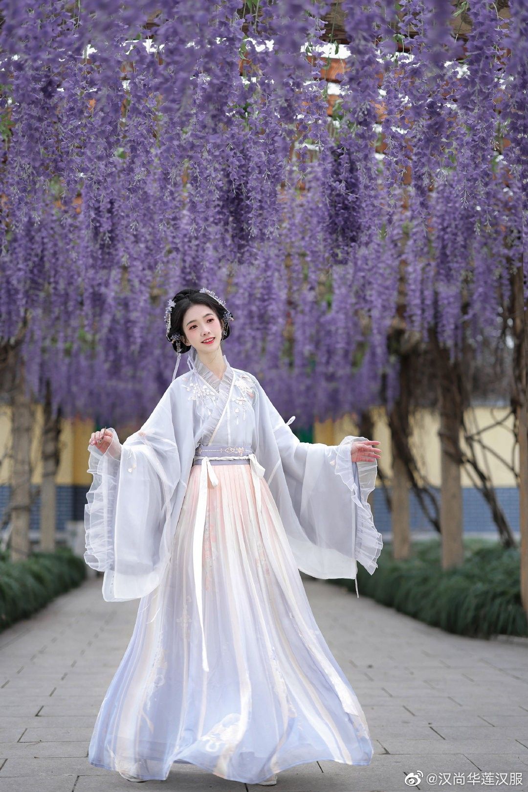 The Rise of鞠婧祎s Hanfu Fashion:Exploring the Allure of the Hanfu Style She Wore The Rise of鞠婧祎s Hanfu Fashion:Exploring the Allure of the Hanfu Style She Wore