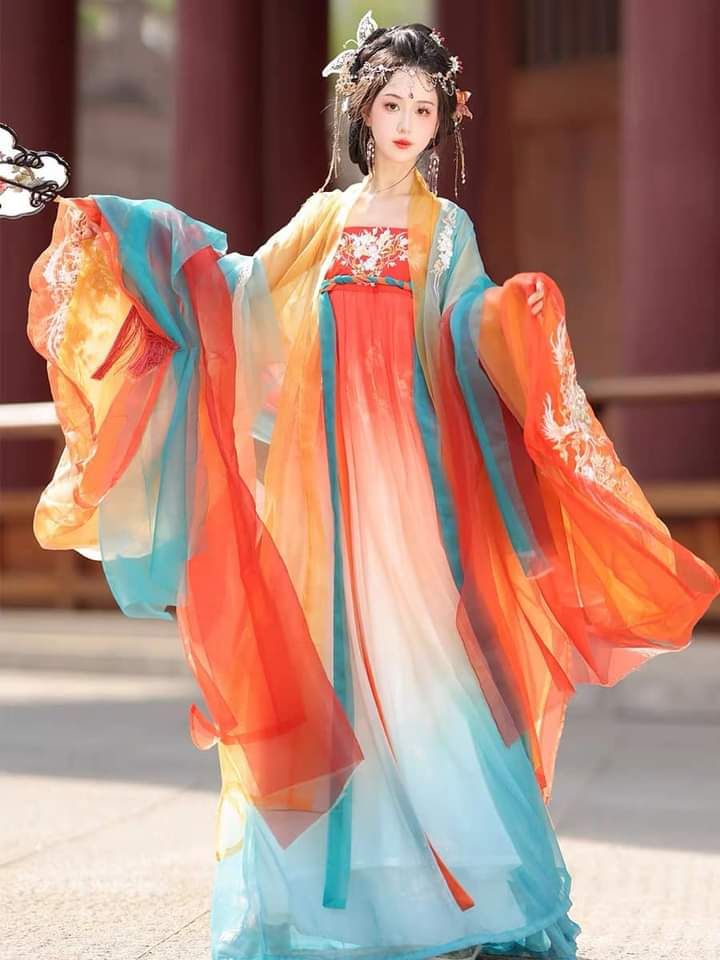 The Splendid Grace of the Surpassing Sparrow Dance in Traditional Hanfu Clothing The Splendid Grace of the Surpassing Sparrow Dance in Traditional Hanfu Clothing