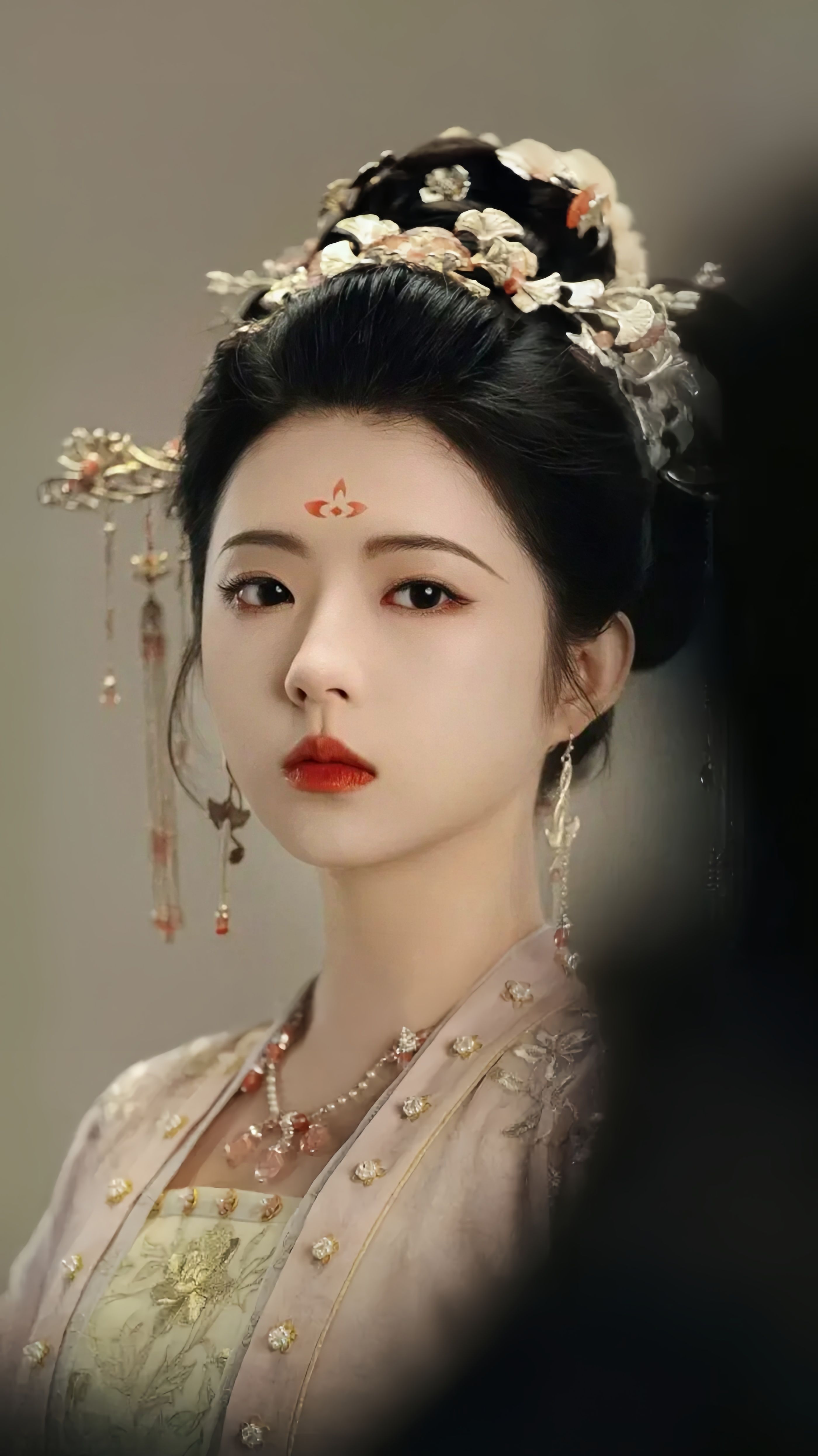 Innovating the Cheongsam with Modern Denim:The Evolution of Traditional Beauty in Fashion Innovating the Cheongsam with Modern Denim:The Evolution of Traditional Beauty in Fashion
