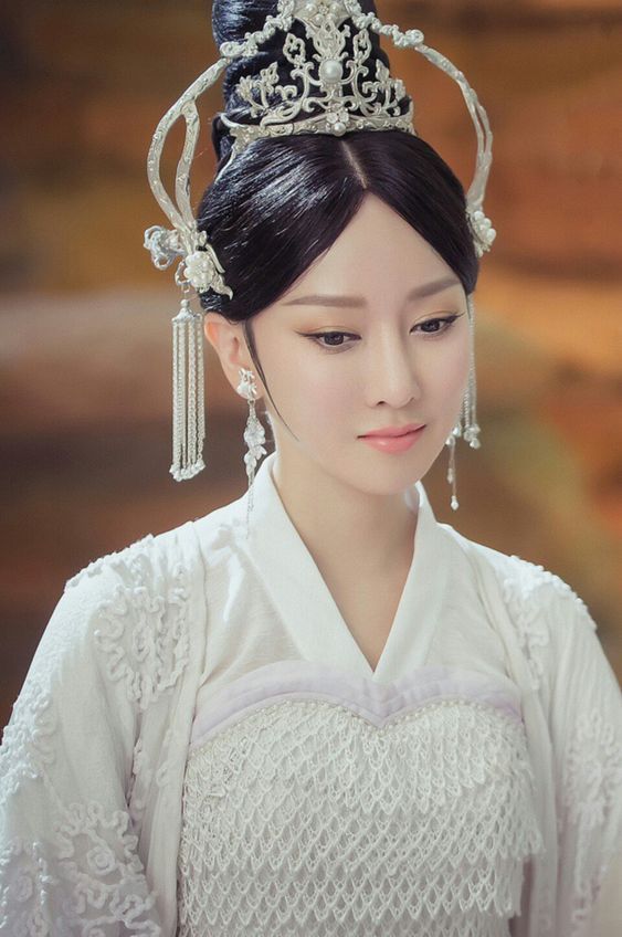 A Little Girls Journey into the World of Hanfu with Her Traditional Fan A Little Girls Journey into the World of Hanfu with Her Traditional Fan