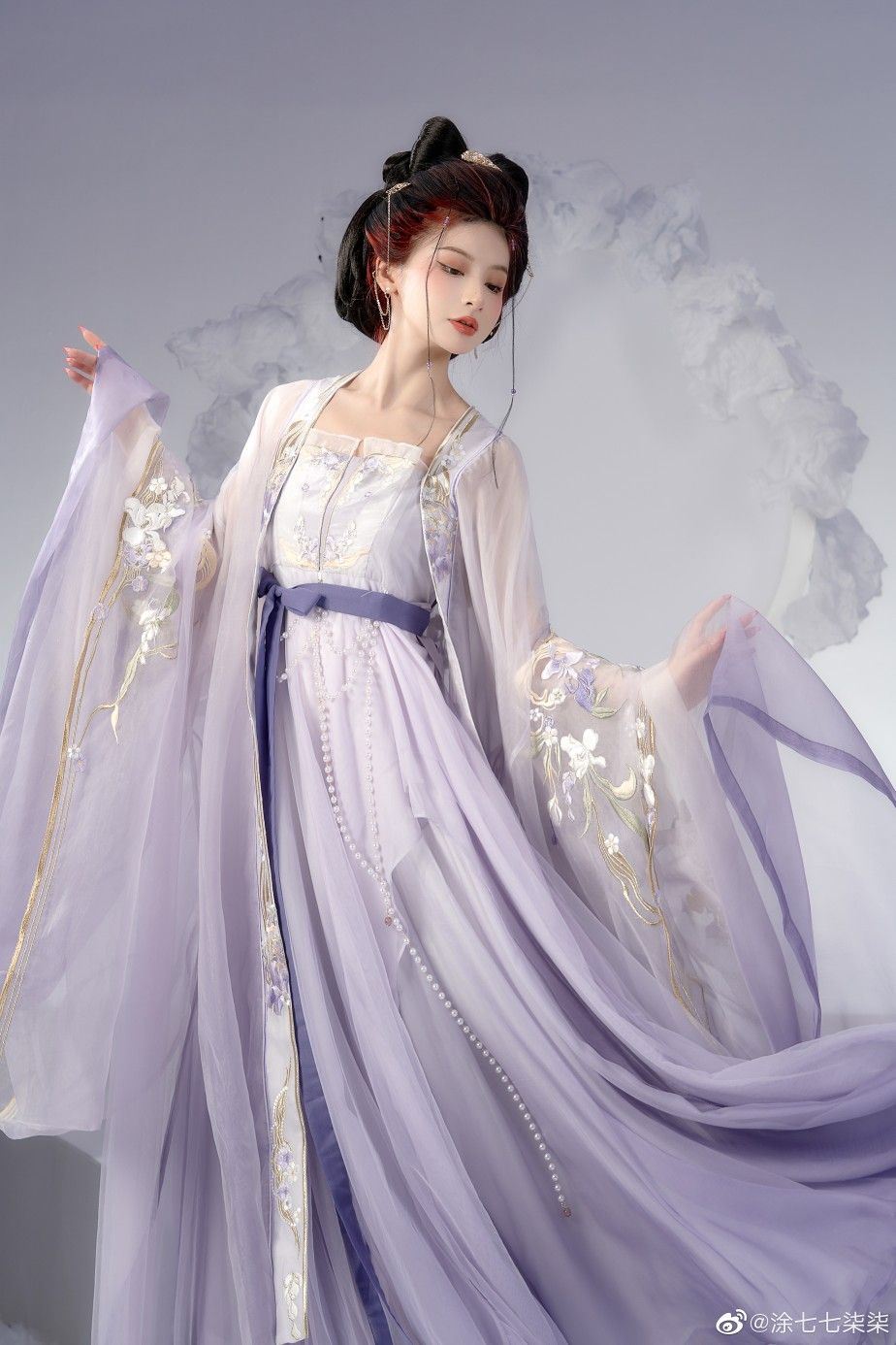 The Allure of Traditional Chinese Womens Tang Suit Jacket The Allure of Traditional Chinese Womens Tang Suit Jacket