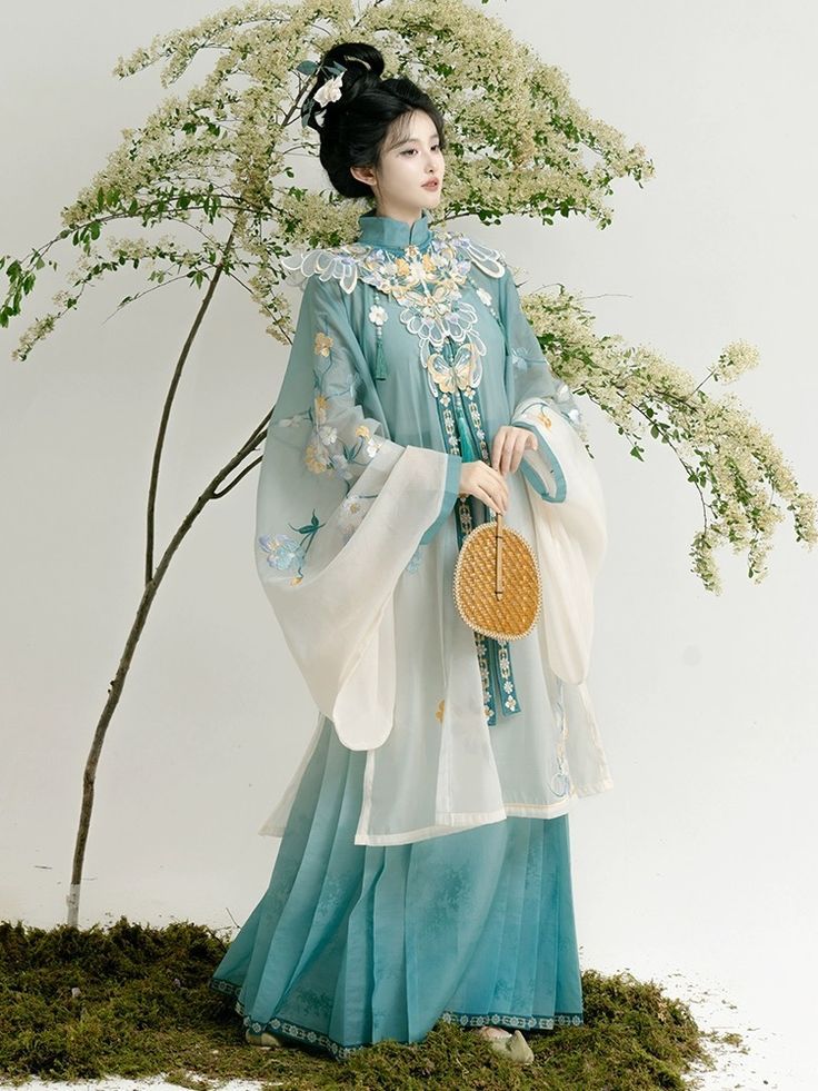 The Cheongsam-Inspired Fashion of Junior High School Girls:A Closer Look The Cheongsam-Inspired Fashion of Junior High School Girls:A Closer Look