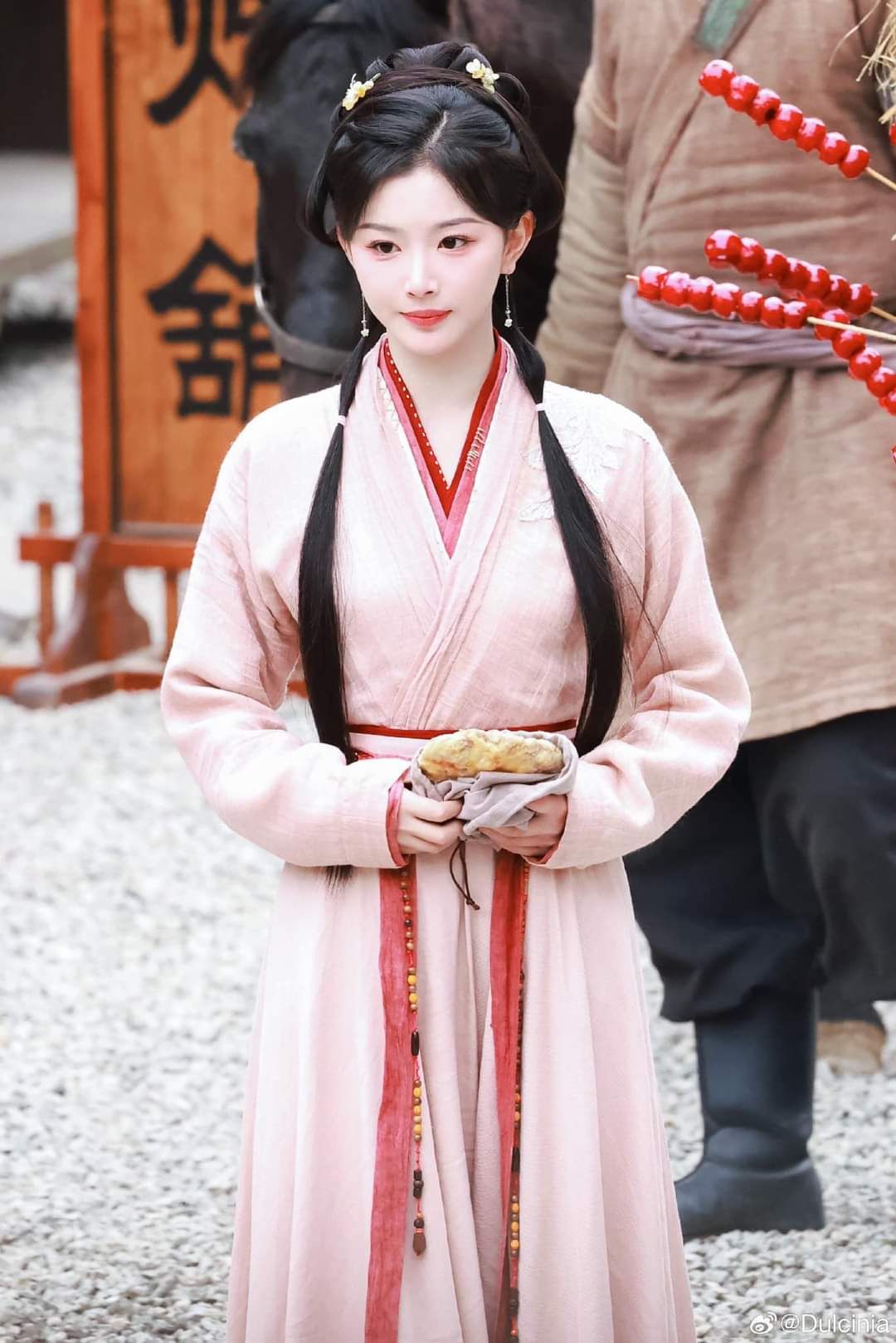 Autumn Elegance:The Qiuya-Oudai Cheongsams Allure Autumn Elegance:The Qiuya-Oudai Cheongsams Allure