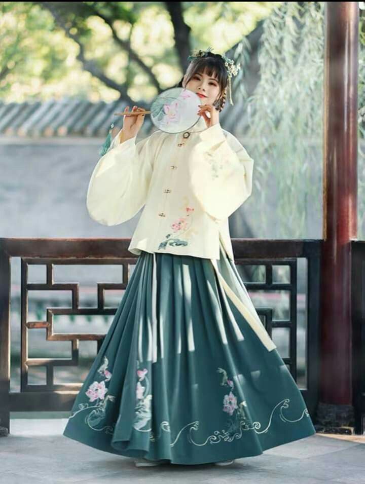 Elegant Girls Hanfu Fashion:A Journey into the Essence of Traditional Chinese Clothing Elegant Girls Hanfu Fashion:A Journey into the Essence of Traditional Chinese Clothing