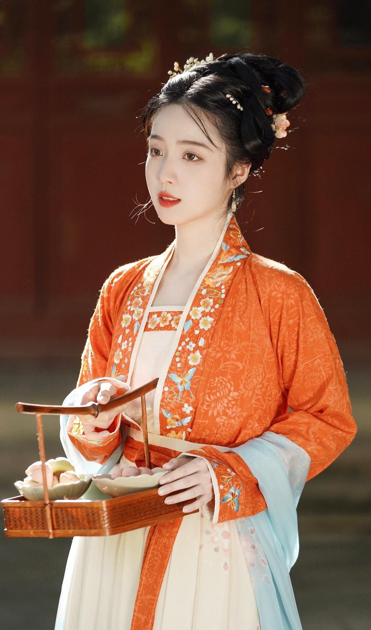Teenage Girls Summer Fashion:The Charm of Hanfu Chinese Traditional Clothing) Teenage Girls Summer Fashion:The Charm of Hanfu Chinese Traditional Clothing)