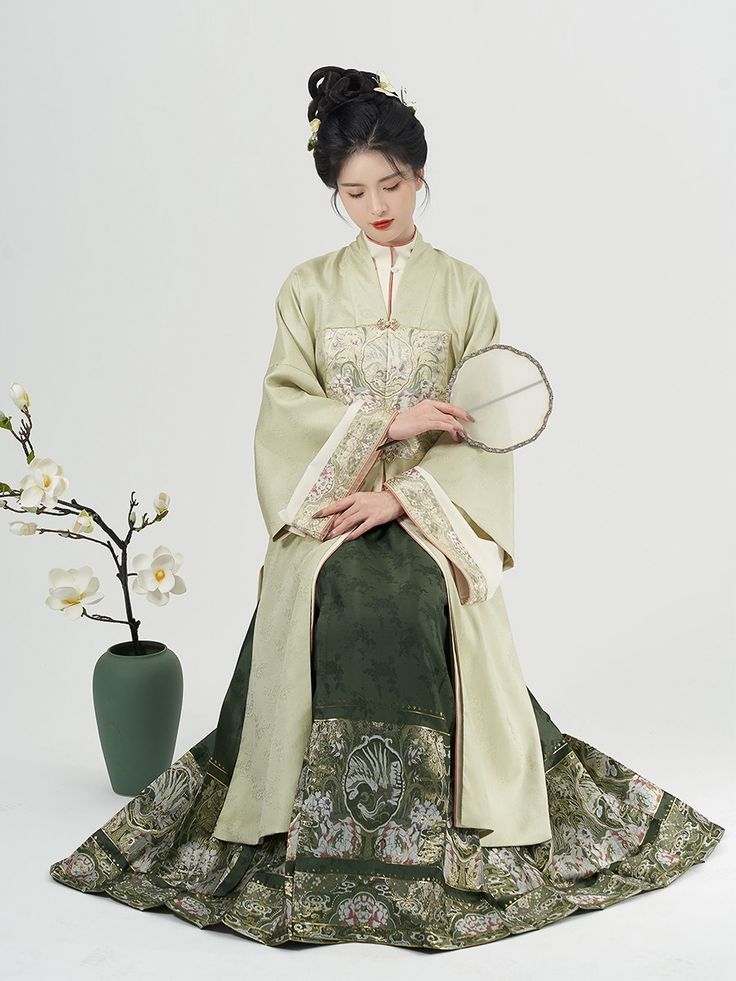 Flower-Adorned Hair Ornament in Hanfu Fashion:A Cultural Exploration Flower-Adorned Hair Ornament in Hanfu Fashion:A Cultural Exploration