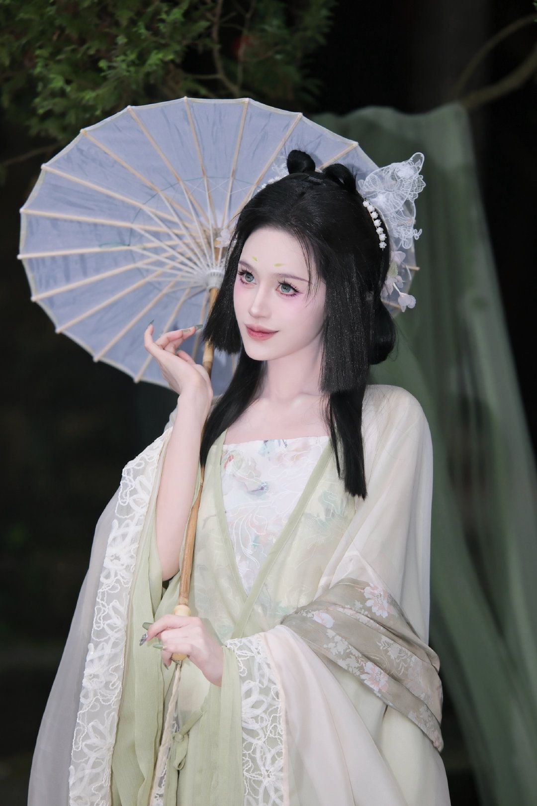 The Ethereal Beauty of Traditional Chinese Ma-Face Skirt:A Tale of a Maiden in Vogue The Ethereal Beauty of Traditional Chinese Ma-Face Skirt:A Tale of a Maiden in Vogue