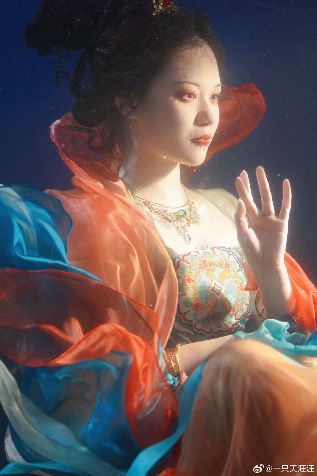 The Elegance of Cheongsam-Inspired Long Skirts:A Journey into Traditional Beauty The Elegance of Cheongsam-Inspired Long Skirts:A Journey into Traditional Beauty
