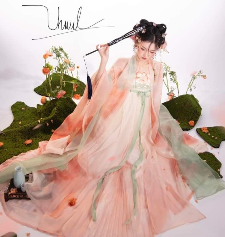 Short-Style Ink Green Cheongsam:A Blend of Tradition and Modernity Short-Style Ink Green Cheongsam:A Blend of Tradition and Modernity