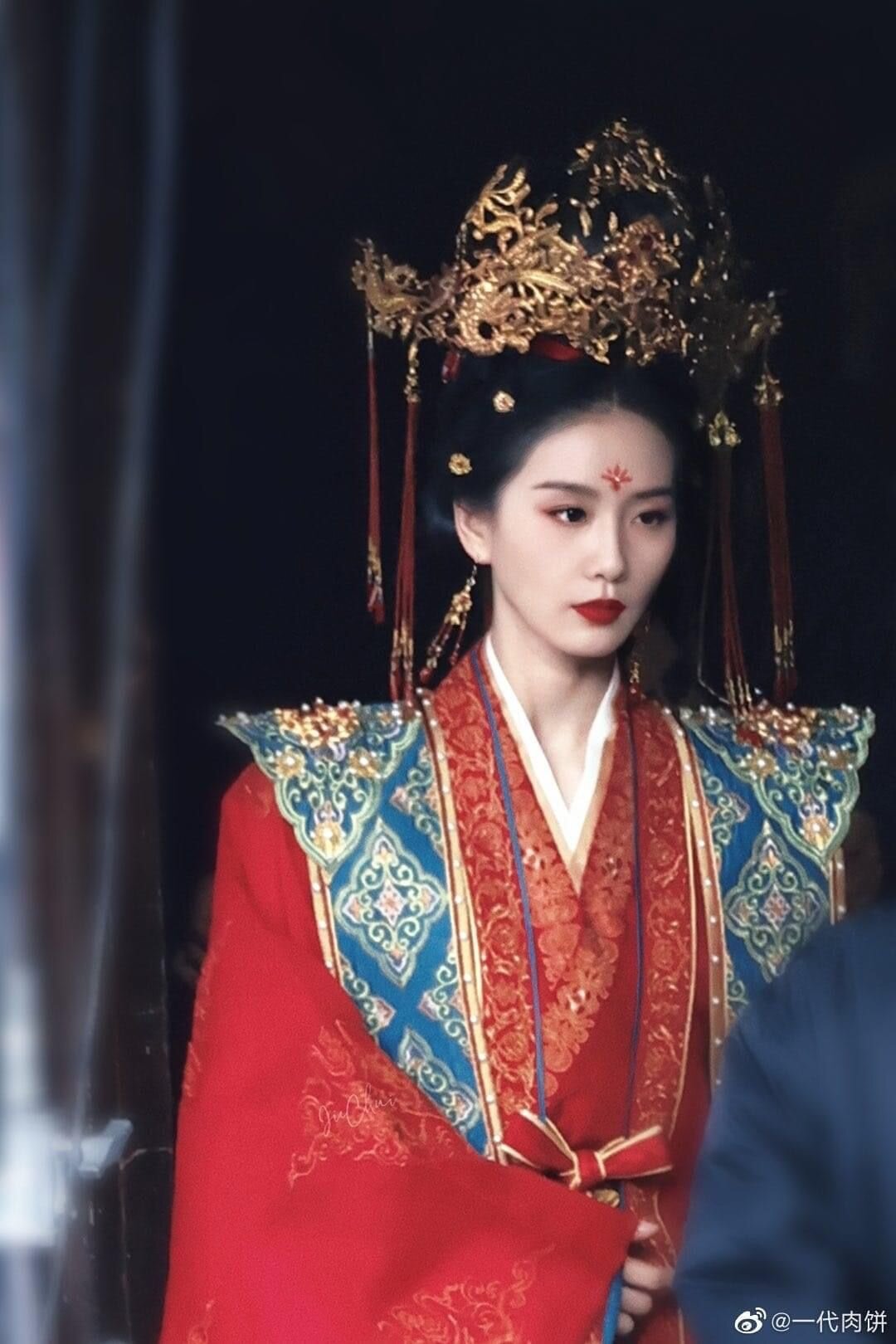 The Unwavering Charm of Traditional Hanfu:A Journey Through the Elegance of Ding Feng Bo The Unwavering Charm of Traditional Hanfu:A Journey Through the Elegance of Ding Feng Bo