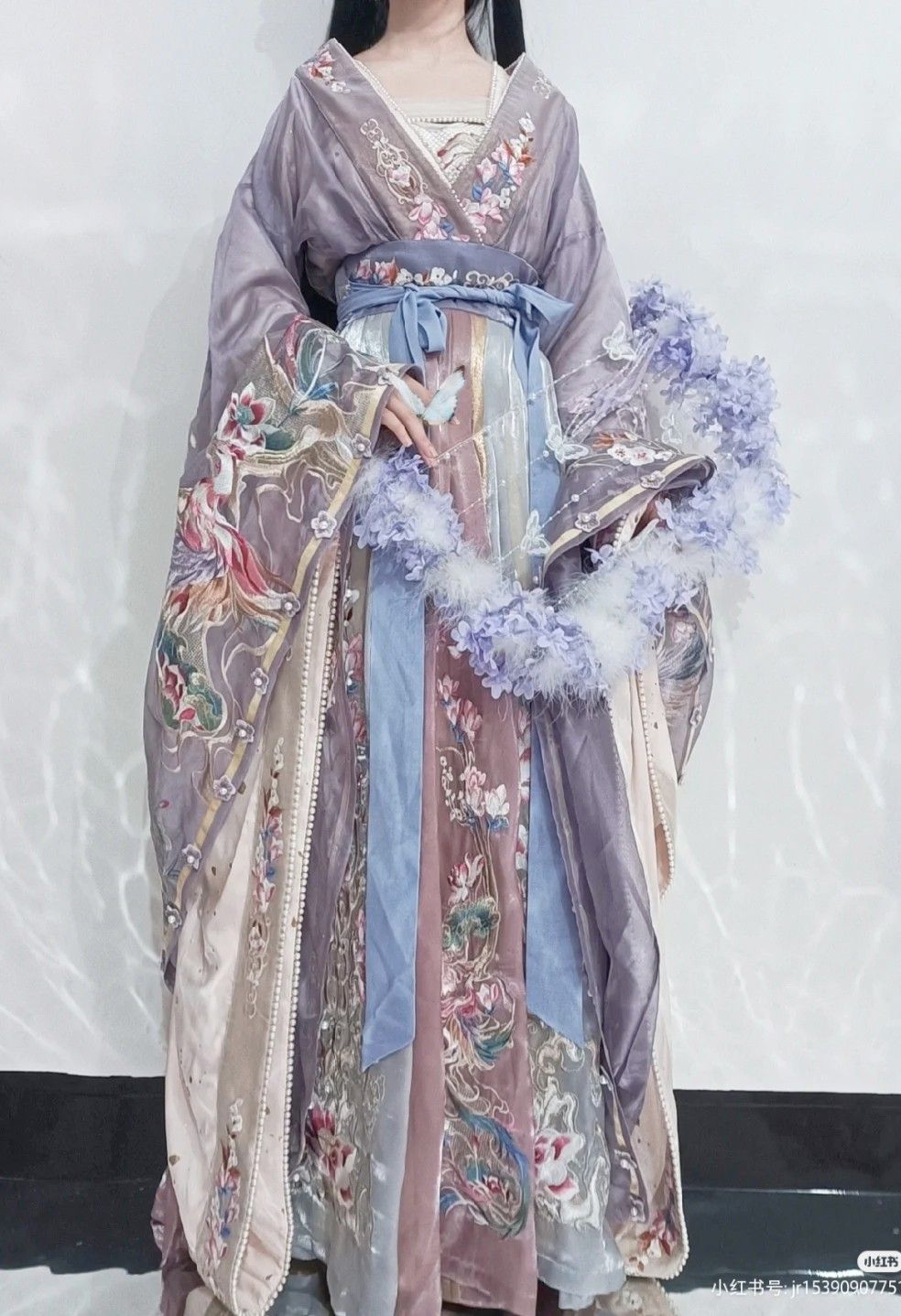 White Bootlets and Cheongsam:A Stylish Fusion of Traditional and Modern White Bootlets and Cheongsam:A Stylish Fusion of Traditional and Modern